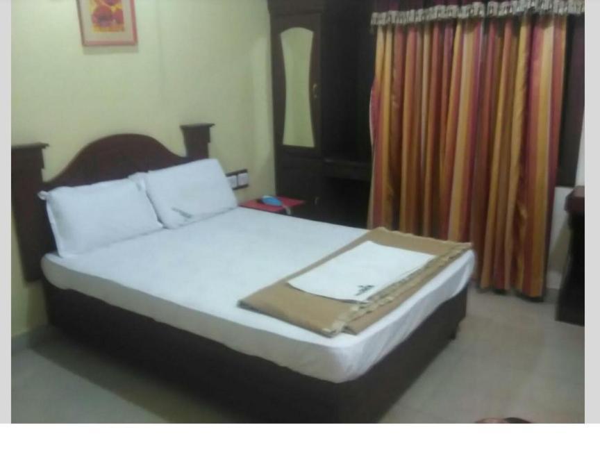 Hotel Priya Chengannur Zimmer foto