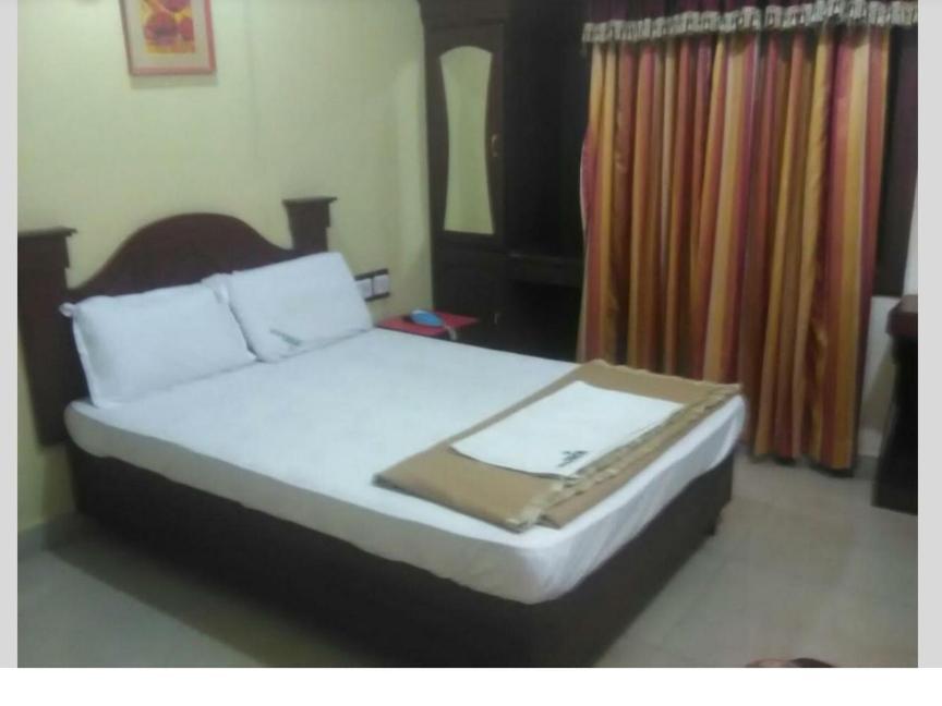 Hotel Priya Chengannur Zimmer foto