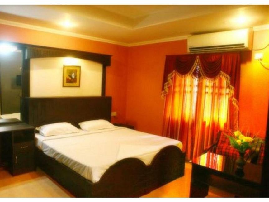 Hotel Priya Chengannur Zimmer foto
