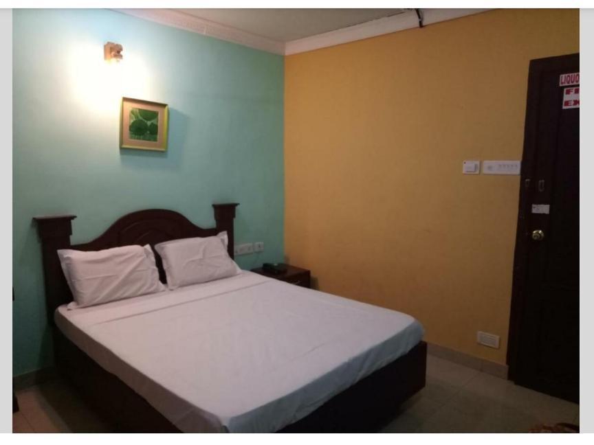 Hotel Priya Chengannur Exterior foto